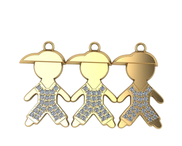 Кулон с тремя фигурками детей