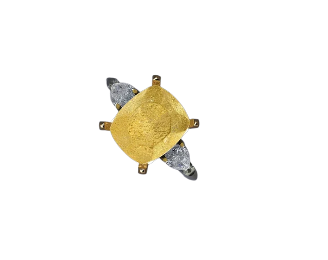 Кольцо с жёлтым кушоном и грушами