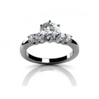 Кольцо с крупным камнем и дорожками камней Os 2569