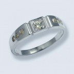 Кольцо с камнями 2005