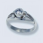 Кольцо с камнем 2000