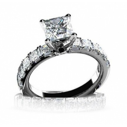 Кольцо с крупным камнем и дорожками камней Os 2700