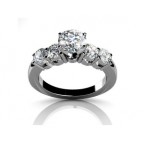 Кольцо с крупным камнем и дорожками камней Os 2572