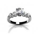 Кольцо с крупным камнем и дорожками камней Os 2571