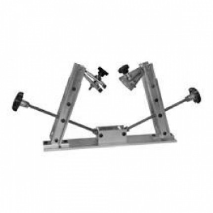 Приспособление для разрезания резин. форм