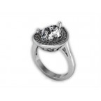 Кольцо с крупным камнем в обрамлении мелких камней Os 7023